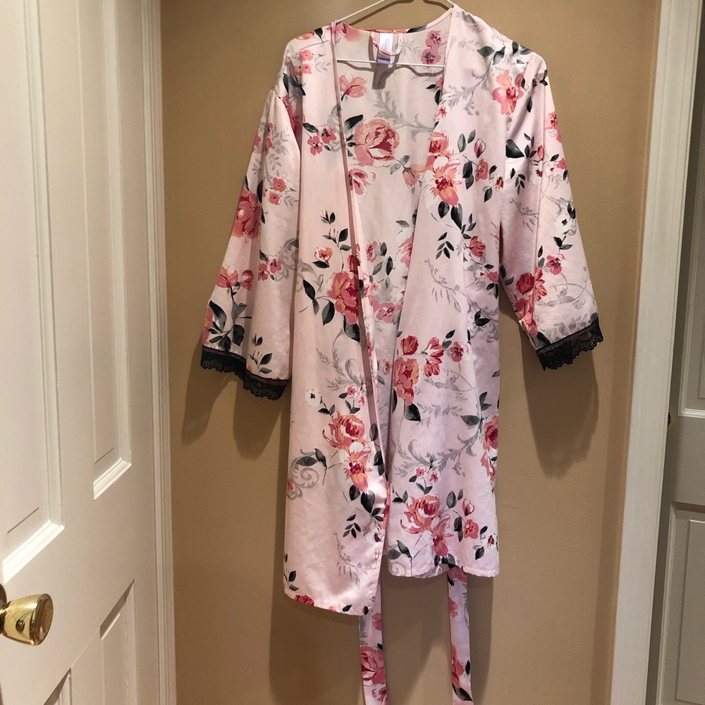 Floral Robe - Picture 2 of 2